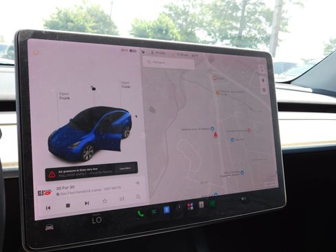 Used 2021 Tesla Model Y Long Range AWD/4WD image 16