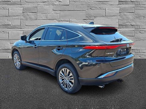 Used 2021 Toyota Venza XLE image 7