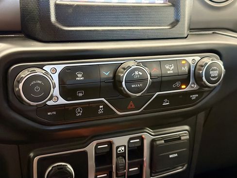 Used 2023 Jeep Wrangler Unlimited Sport AWD/4WD image 10