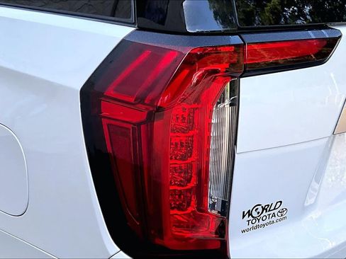 Used 2022 GMC Yukon XL Denali w/ Denali Premium Package RWD image 29