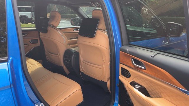 Used 2023 Jeep Grand Cherokee Summit AWD/4WD image 12