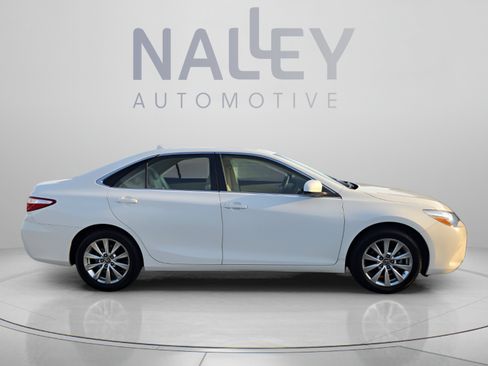Used 2017 Toyota Camry XLE w/ Moonroof Package FWD image 6