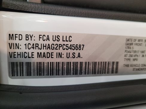 Used 2023 Jeep Grand Cherokee Laredo AWD/4WD image 33