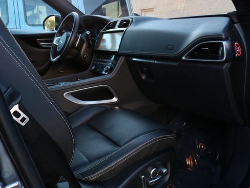 Used 2019 Jaguar F-PACE S image 51