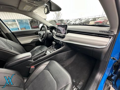 Used 2022 Jeep Compass Limited AWD/4WD image 18