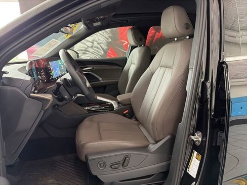 Used 2025 Audi Q5 Premium w/ Convenience Package AWD/4WD image 9