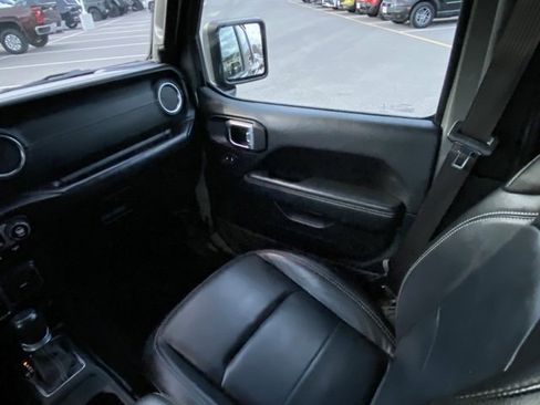 Used 2020 Jeep Gladiator Overland image 27