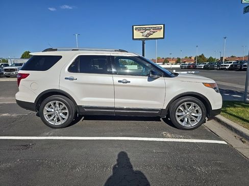 Used 2013 Ford Explorer XLT FWD image 2