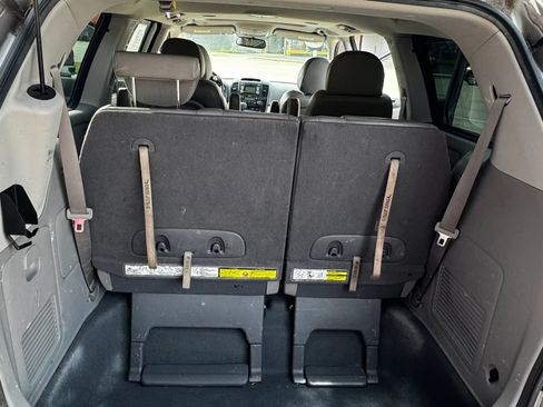 Used 2012 Kia Sedona EX w/ Luxury Pkg FWD image 17