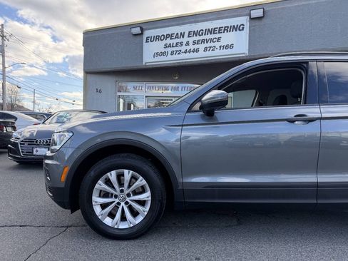 Used 2018 Volkswagen Tiguan S w/ 3rd Row Seat Package AWD/4WD image 12
