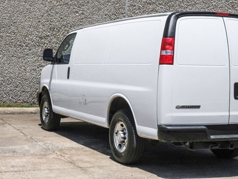 Used 2023 Chevrolet Express 3500 w/ Driver Convenience Package RWD image 13