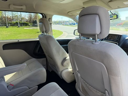 Used 2013 Dodge Grand Caravan SXT w/ Entertainment Group 1 FWD image 27