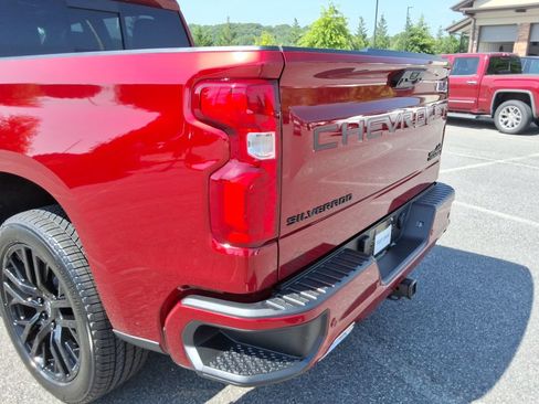 Certified 2023 Chevrolet Silverado 1500 High Country w/ High Country Premium Package AWD/4WD image 15