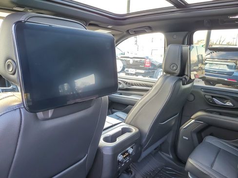 Used 2021 GMC Yukon XL Denali w/ LPO, Illumination Package image 12