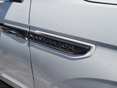 Certified 2022 Lincoln Navigator L Reserve RWD image 2