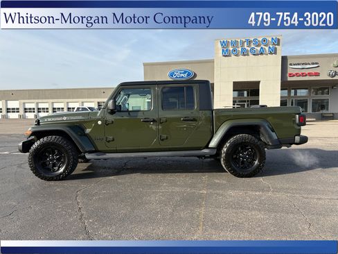 Used 2021 Jeep Gladiator Sport image 2