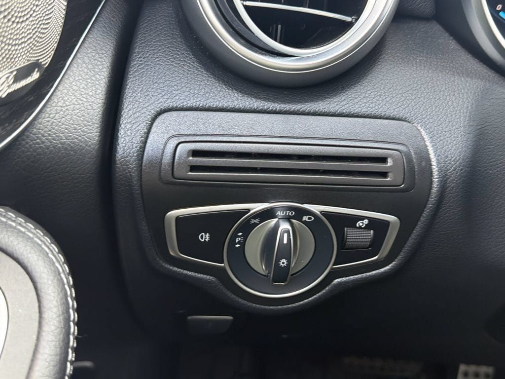 Used 2021 Mercedes-Benz GLC 300 4MATIC image 28
