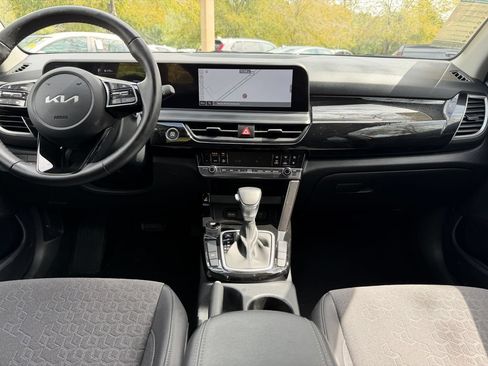 Used 2025 Kia Seltos S FWD image 14