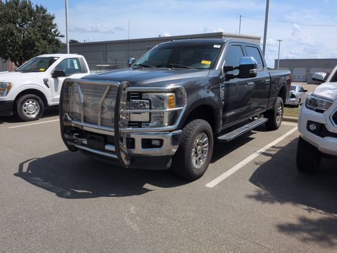 Used 2017 Ford F250 Lariat w/ Lariat Ultimate Package AWD/4WD image 2