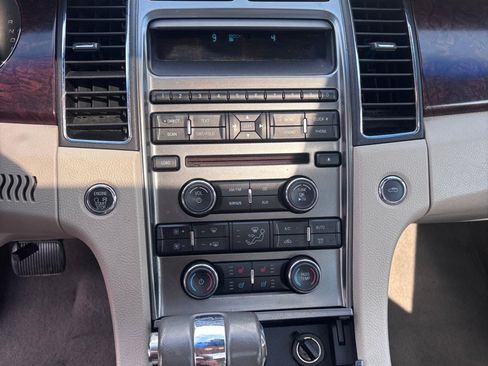 Used 2010 Ford Taurus Limited AWD/4WD image 17