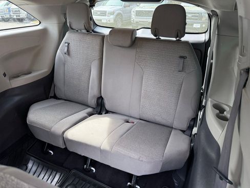Used 2022 Toyota Sienna LE FWD image 28