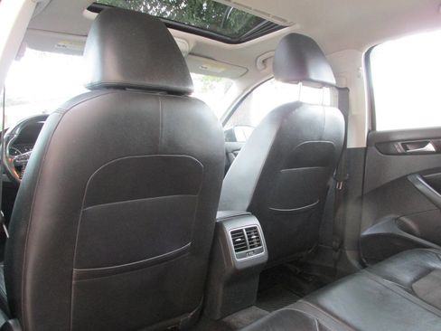 Used 2014 Volkswagen Passat TDI SEL Premium FWD image 17