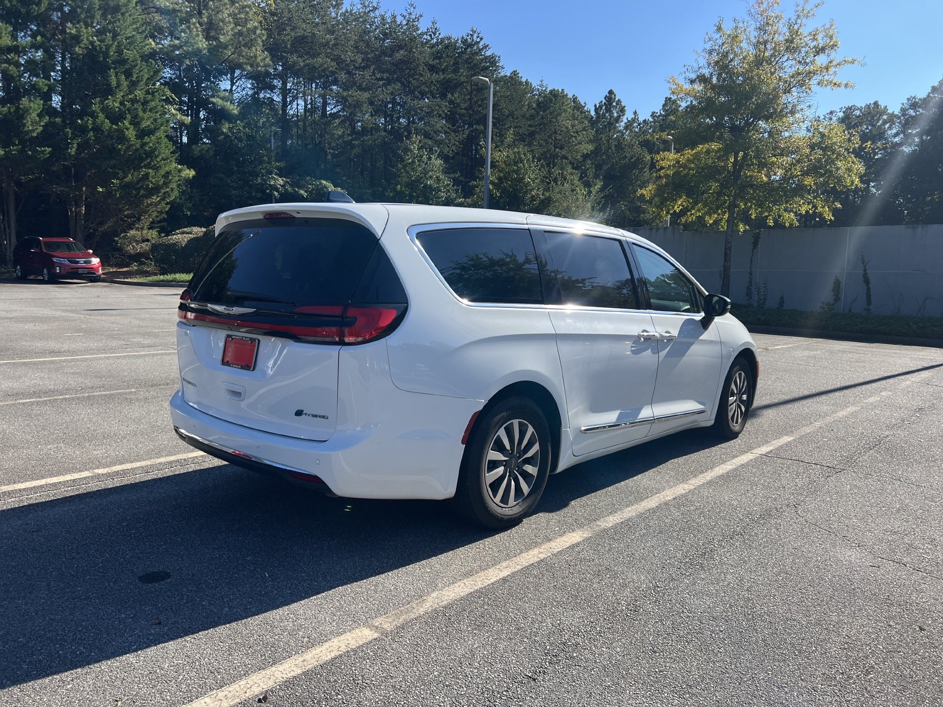 Used 2023 Chrysler Pacifica Limited FWD image 5