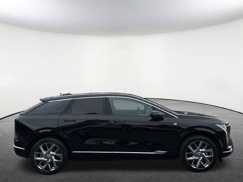 Used 2025 Cadillac Optiq Luxury 2 w/ LPO, Floor Liner Package AWD/4WD image 21