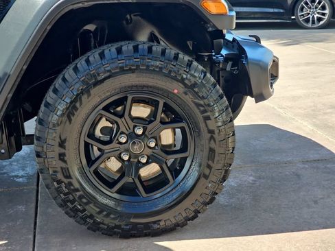 Used 2025 Jeep Wrangler Unlimited Sport AWD/4WD image 38