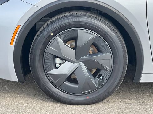 Used 2025 Toyota Prius LE image 27