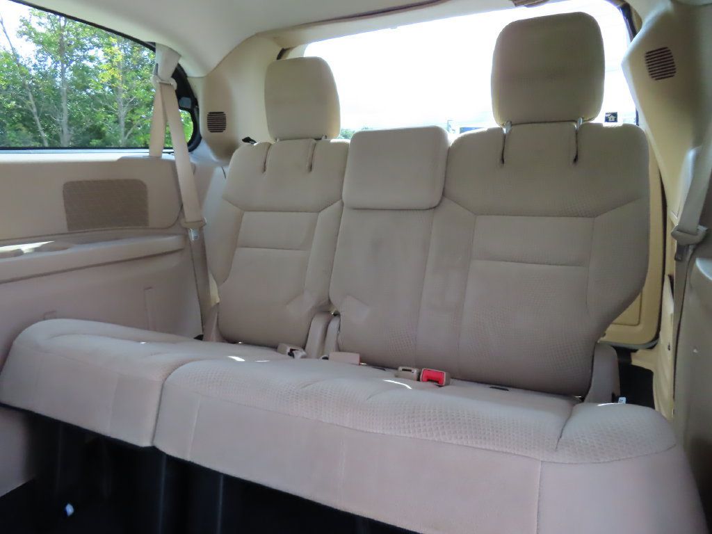Used 2016 Dodge Grand Caravan SXT w/ Rear Park Assist Package FWD image 27