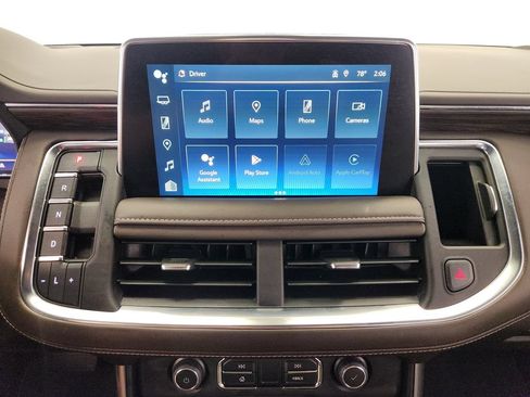 Used 2022 Chevrolet Suburban LT w/ Luxury Package RWD image 16