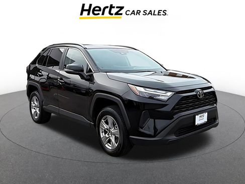 Used 2025 Toyota RAV4 XLE image 1