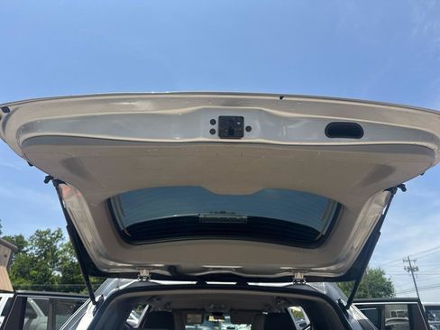 Used 2017 Toyota Highlander LE FWD image 35