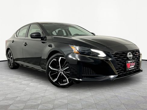 Certified 2024 Nissan Altima 2.5 SR FWD image 3