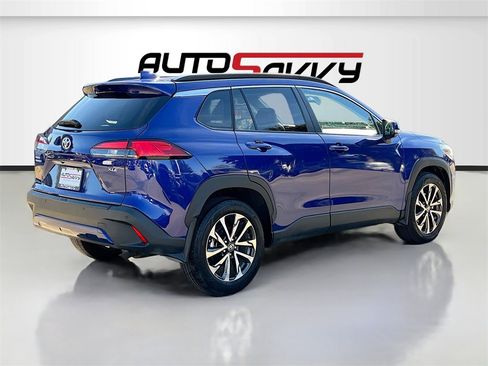 Used 2024 Toyota Corolla Cross XLE image 7