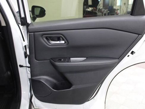 Used 2024 Nissan Rogue SV image 26