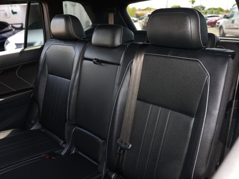Used 2023 Volkswagen Tiguan SE R-Line FWD image 12