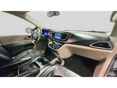 Used 2021 Chrysler Voyager Lxi FWD image 19