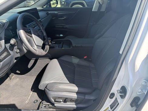 Used 2025 Lexus ES 350 Ultra Luxury w/ Accessory Package (Z2) image 5
