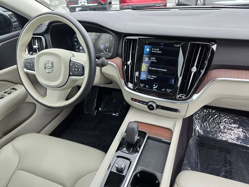 Used 2022 Volvo S60 B5 Inscription image 11