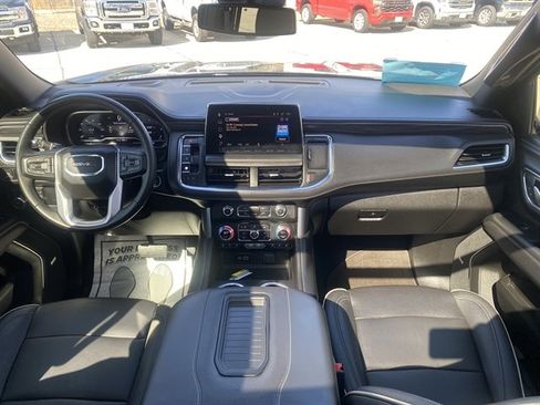 Used 2023 GMC Yukon SLT w/ SLT Premium Package image 10