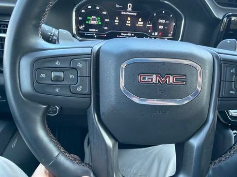 Used 2025 GMC Sierra 1500 AT4 w/ Technology Package AWD/4WD image 15