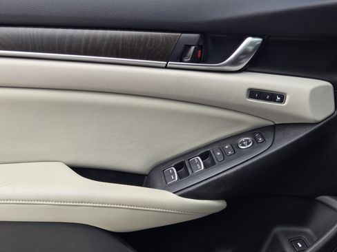 Used 2018 Honda Accord Touring image 21