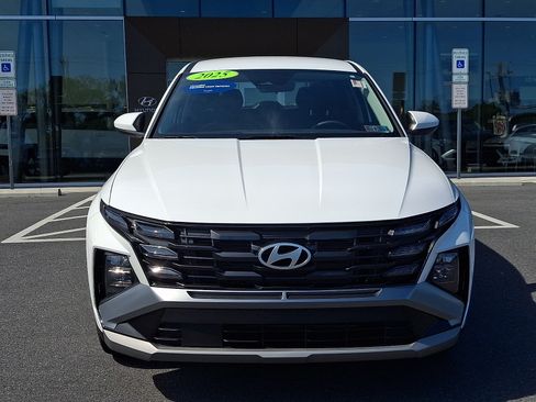 Used 2025 Hyundai Tucson SE AWD/4WD image 2