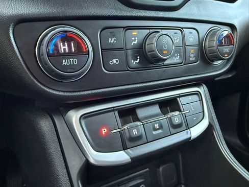 Used 2023 GMC Terrain SLE image 28