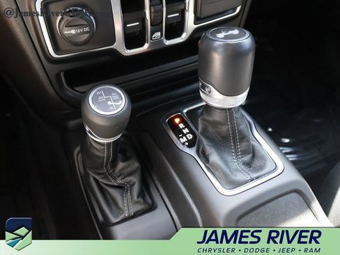 Used 2024 Jeep Wrangler Unlimited Sahara w/ Technology Group AWD/4WD image 37