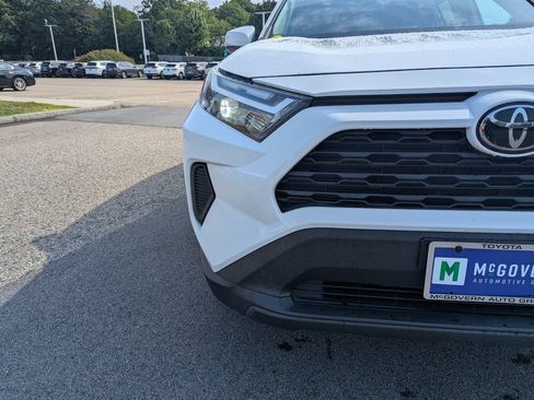 Used 2022 Toyota RAV4 XLE w/ Convenience Package FWD image 10