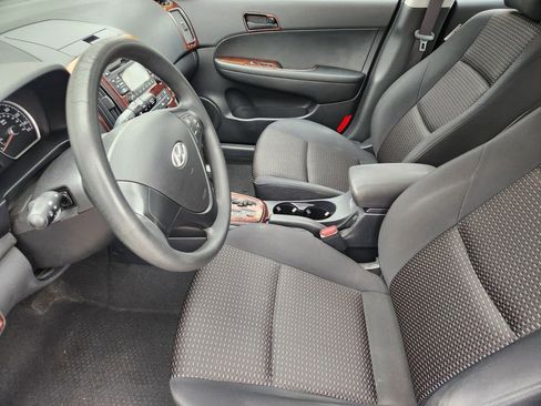 Used 2010 Hyundai Elantra GLS FWD image 12