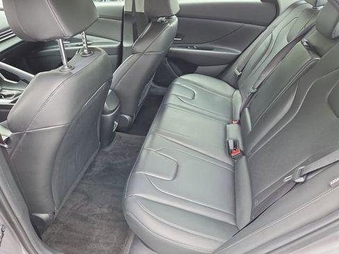 Used 2025 Hyundai Elantra Limited FWD image 12